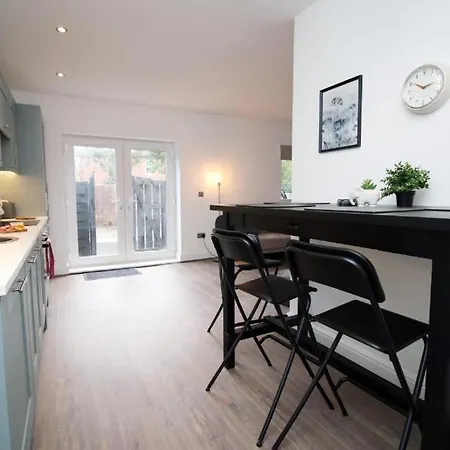 Spacious 2 Bedroom Apartment With Free Parking Cardiff Exterior photo