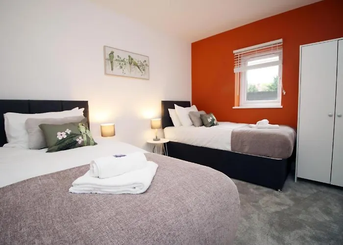 Spacious 2 Bedroom Apartment With Free Parking