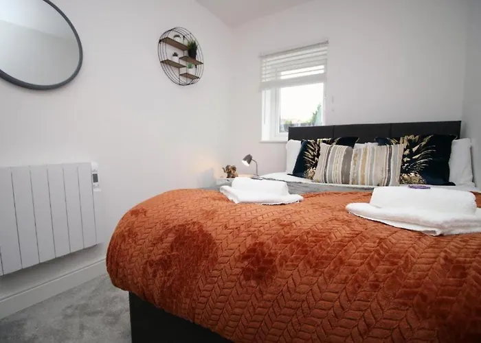 Spacious 2 Bedroom Apartment With Free Parking