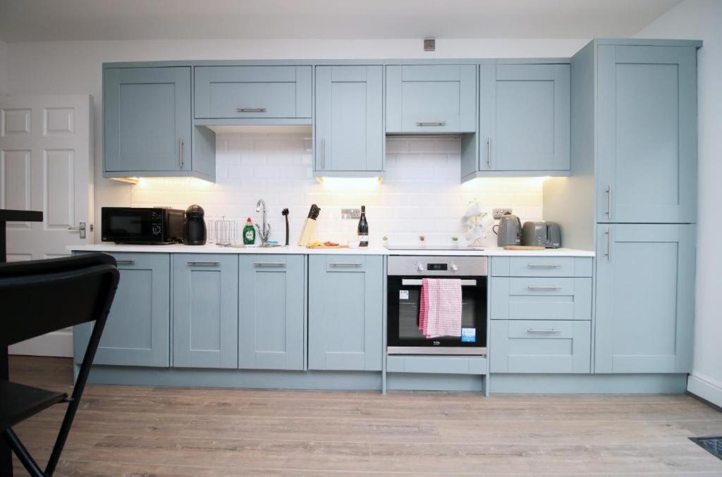 Spacious 2 Bedroom With Free Parking Apartment