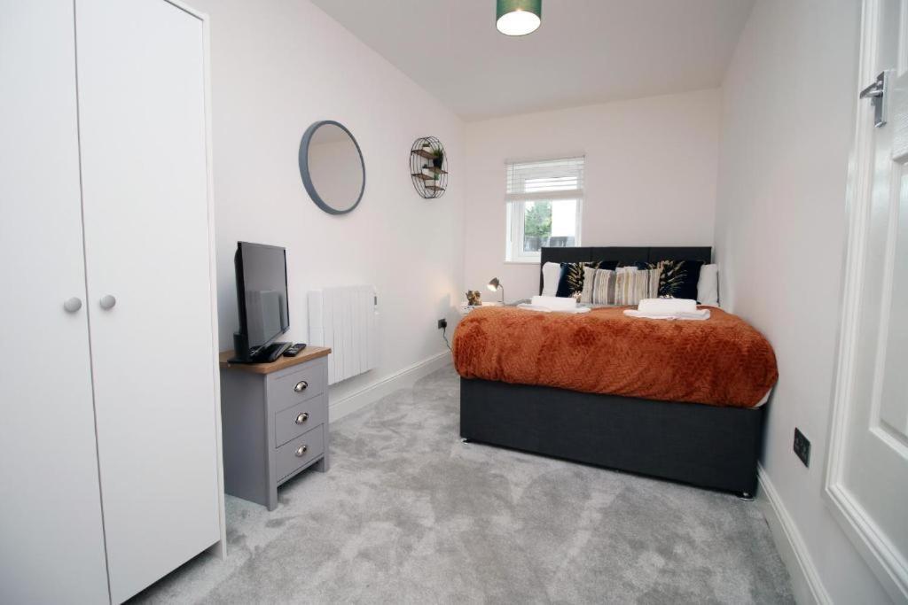 Spacious 2 Bedroom With Free Parking