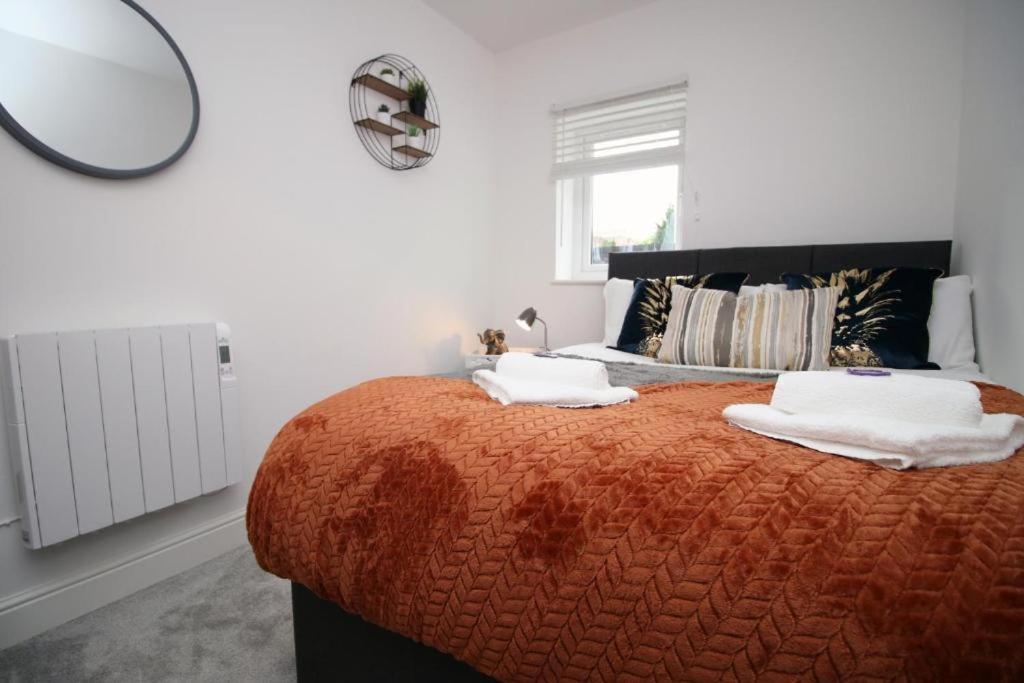 Spacious 2 Bedroom With Free Parking Apartment