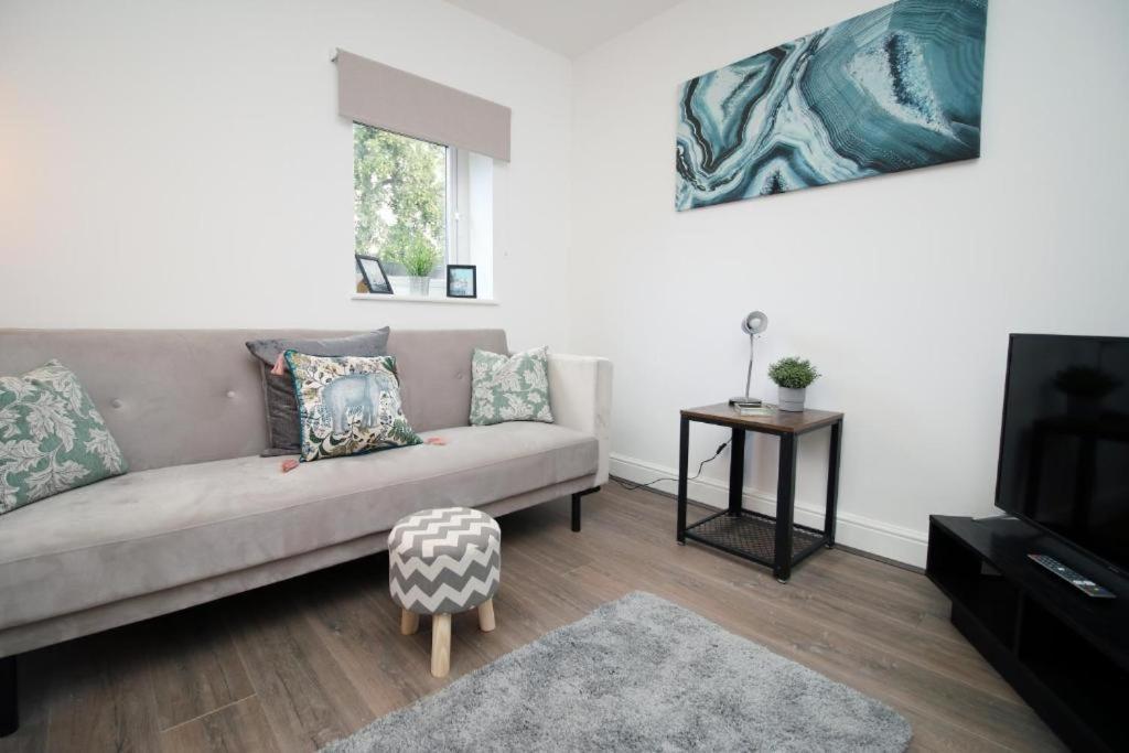 Spacious 2 Bedroom With Free Parking